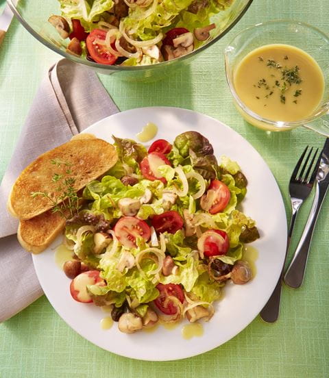 recipe image Eichblattsalat mit geröstetem Brot