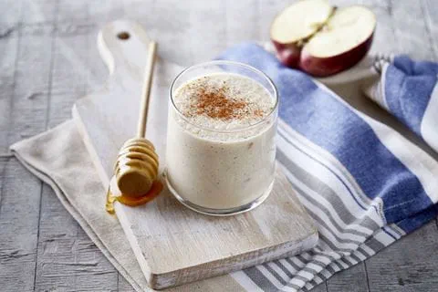 recipe image Smoothie με μήλο και αμύγδαλα