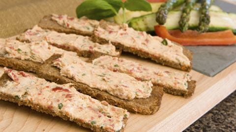 recipe image Σπιτικό Spread με λιαστές ντομάτες