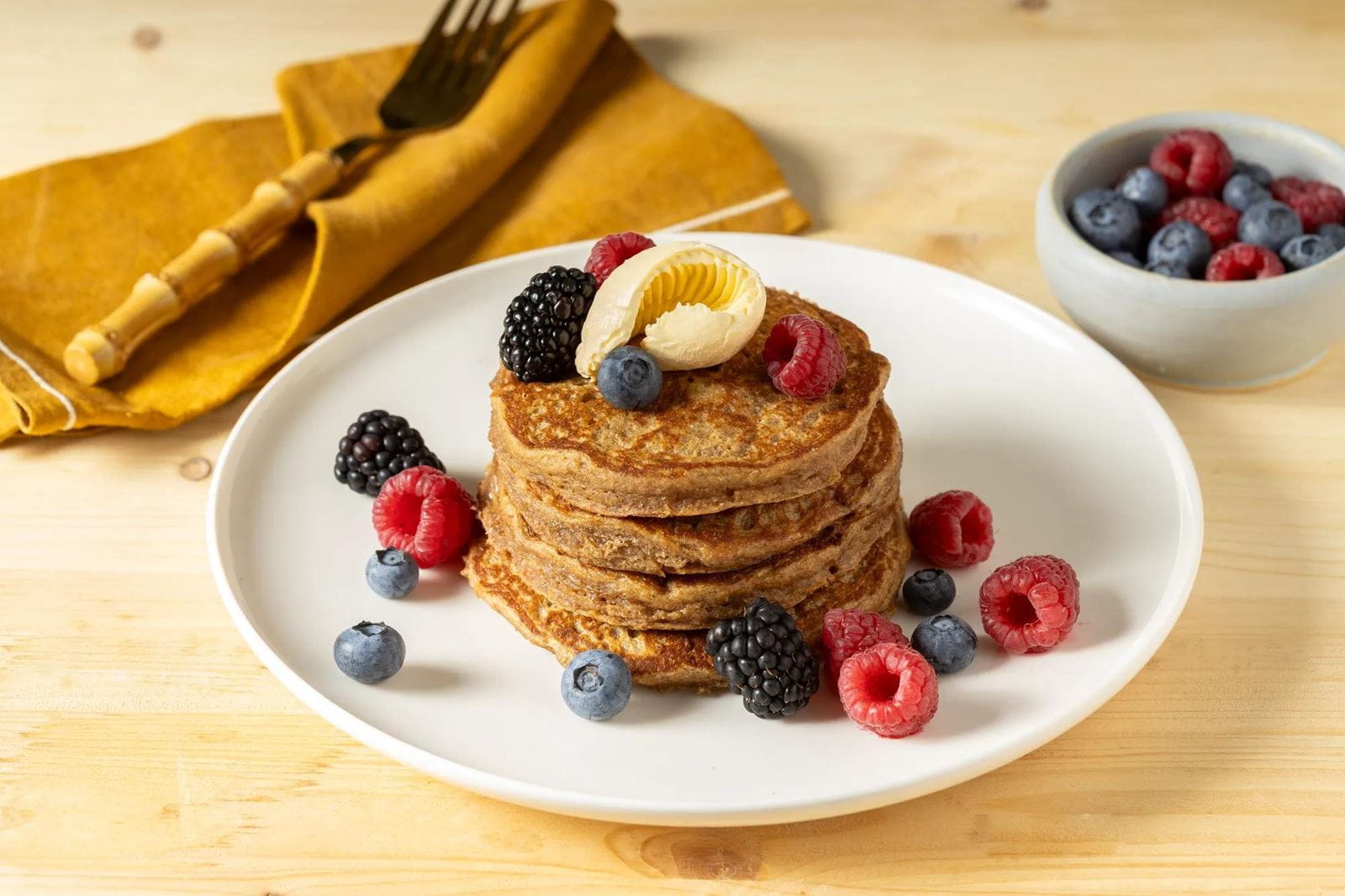 webimage-Wholegrain-Pancakes-topped-with-berries
