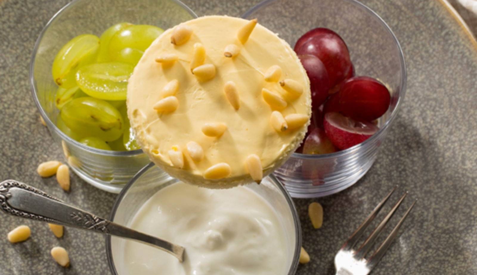 Tostadas con flora proactiv yogury ciruelas
