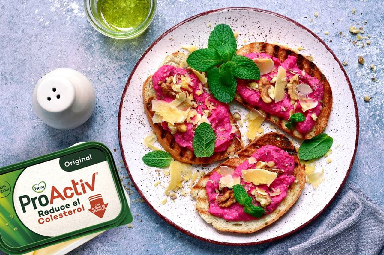 recipe image Receta Tostada con crema de remolacha al jengibre