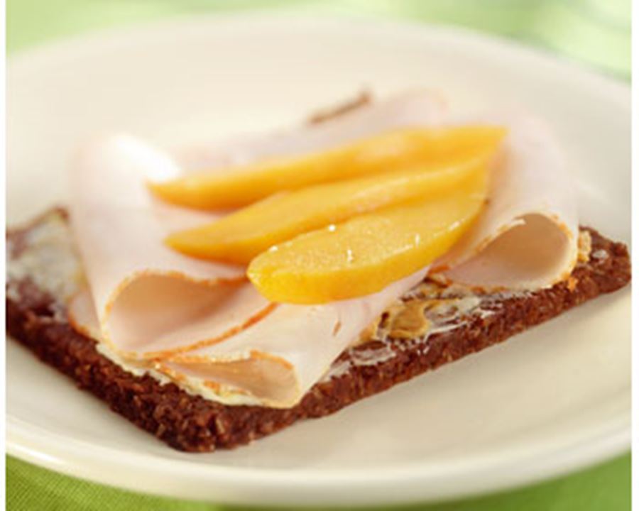 recipe image Sandwich de pain de seigle au filet de poulet et à la mangue