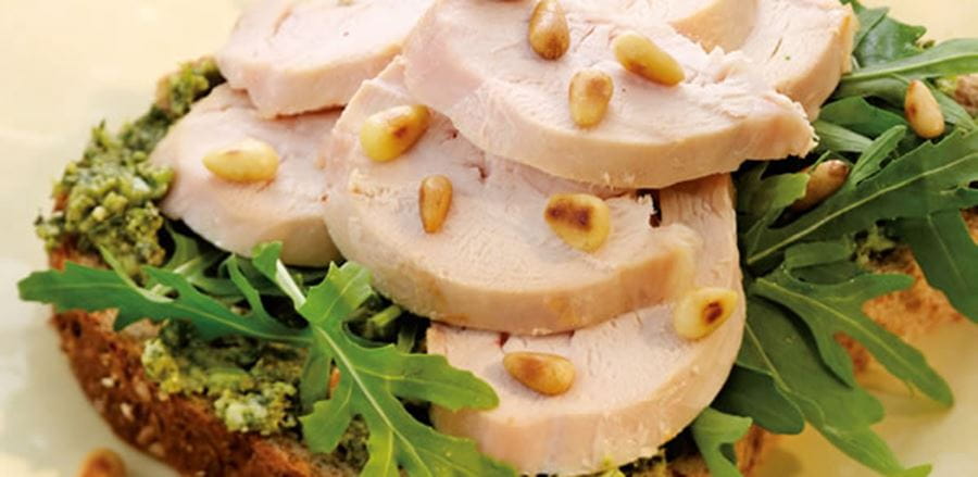 recipe image Sandwich ouvert au poulet et au pesto