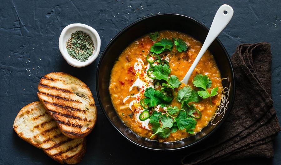 recipe image Soupe tomates-lentilles au curry et au lait de coco