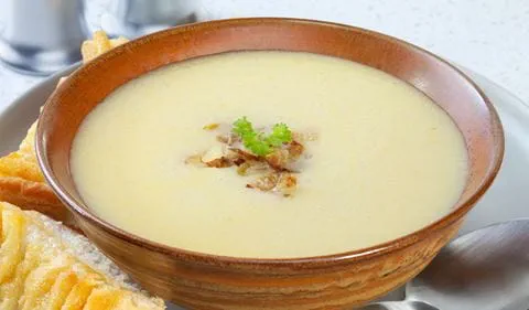 recipe image Velouté à l’oignon à la crème d’ail rôti