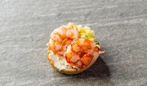 recipe image Toast aux crevettes et aux pommes