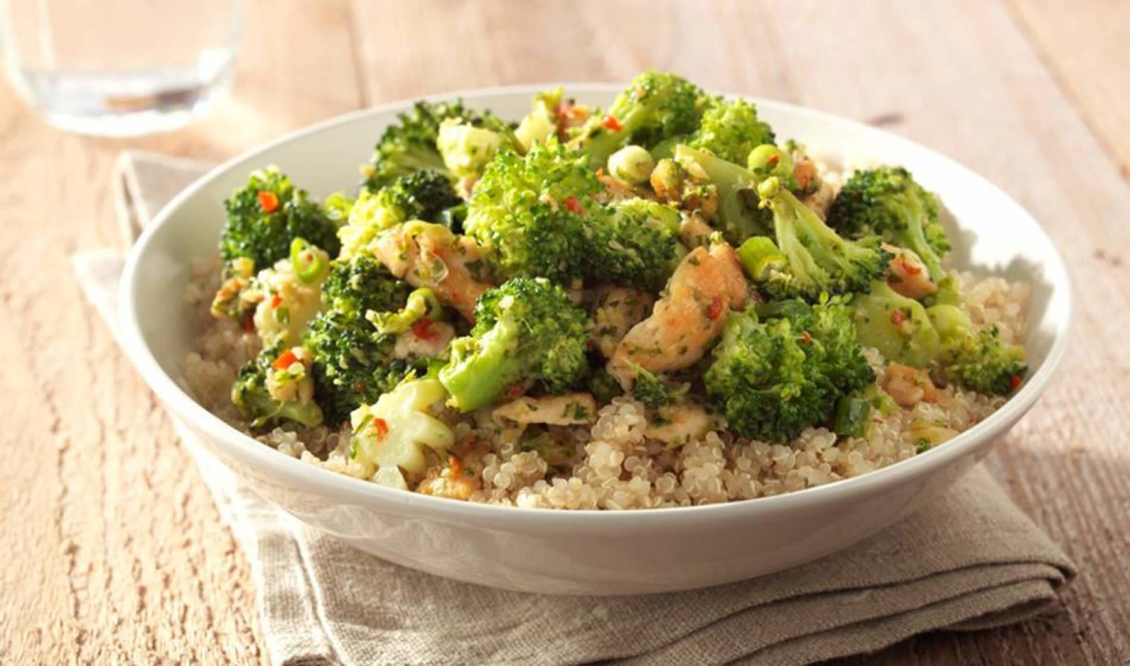 recipe image Curry de poulet épicé avec quinoa et brocolis