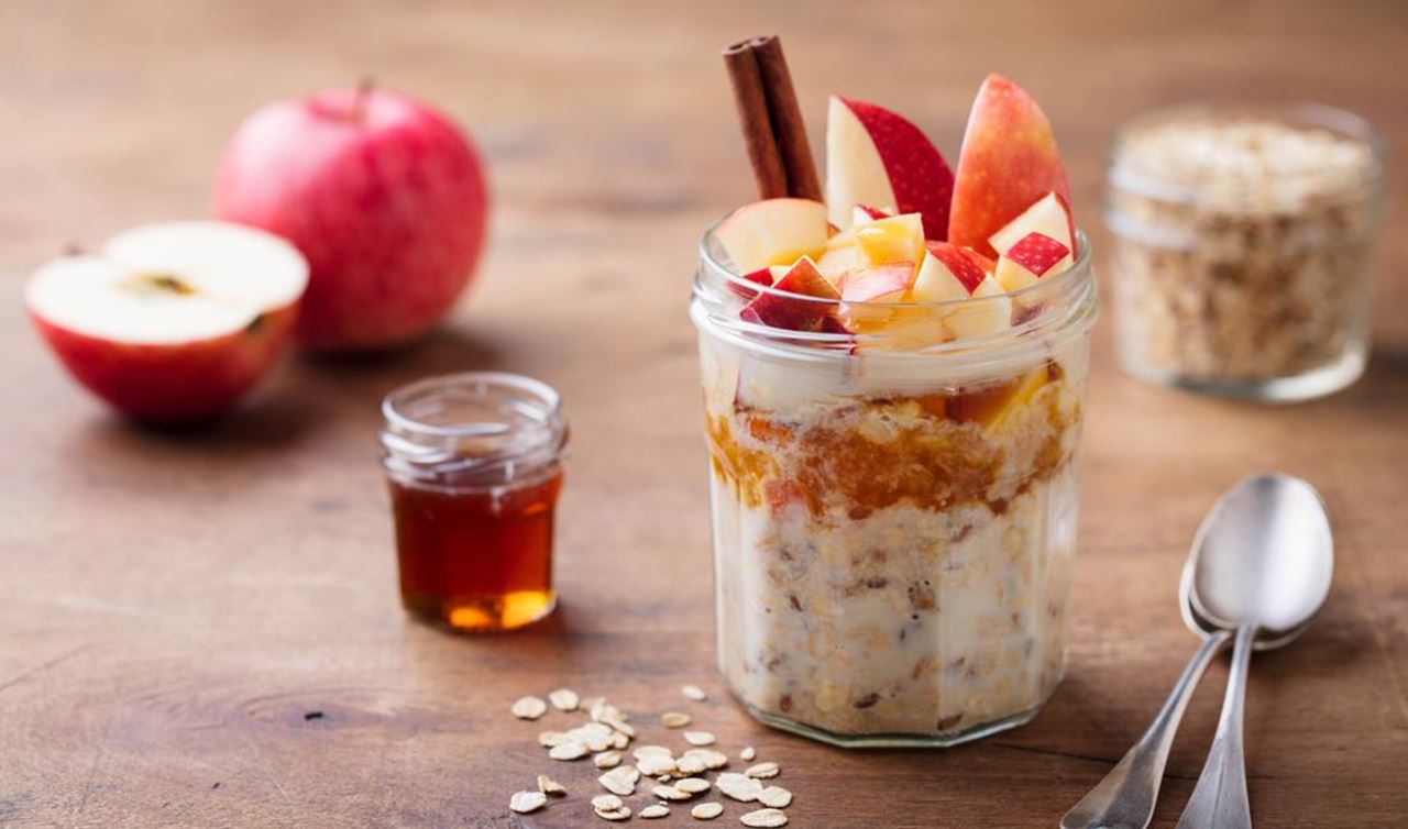 recipe image Overnight oats à la pomme, au miel et à la cannelle