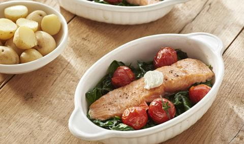 recipe image Zalm met spinazie en kerstomaten