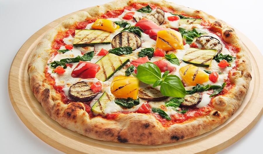 recipe image Turkse pizza met gegrilde groenten en tomaten-bruine bonenspread