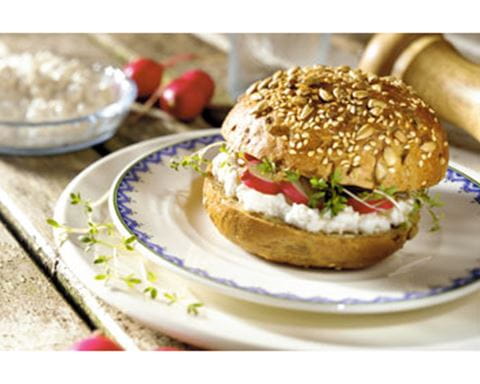 recipe image Waldkornbroodje met hüttenkäse