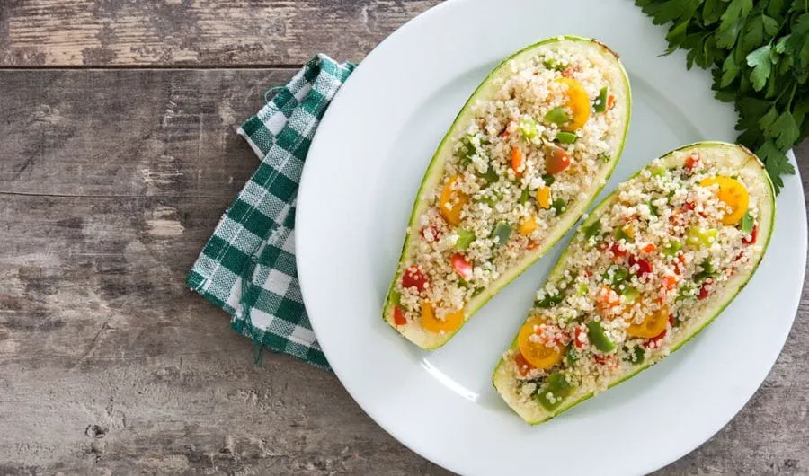 recipe image Gevulde courgetten met quinoa, tomaat en paprika