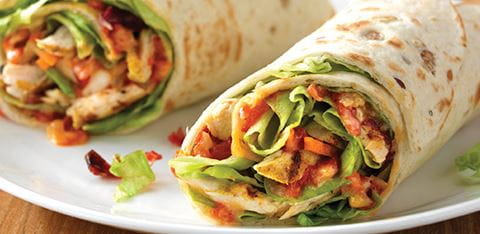 recipe image Kruidige kipwraps met geroosterde ui & paprikaspread