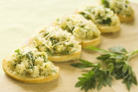 recipe image Crostini met artisjokspread en rucola