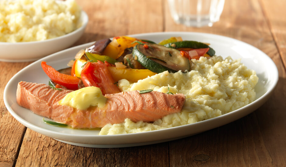 recipe image Aardappelpuree met pittige roerbak ratatouille en zalm