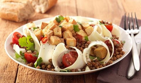 recipe image Pastinaaksalade met linzen, tomaat en tofu