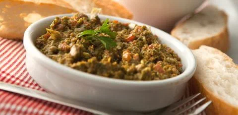 recipe image Pittige tapenade van groene olijven