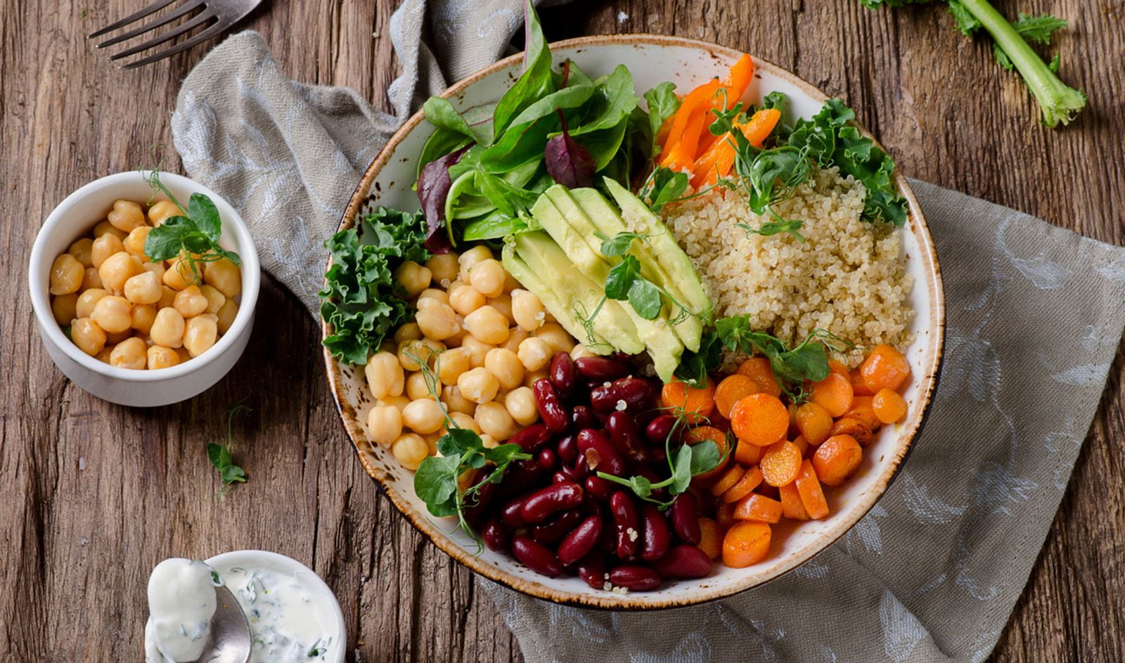 recipe image Kleurrijke bowl met avocado en rode bonen