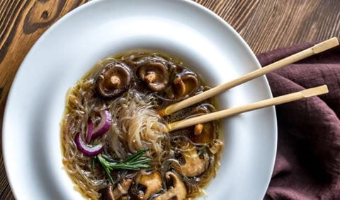 recipe image Noedelsoepje met shiitakes en sesamzaadjes
