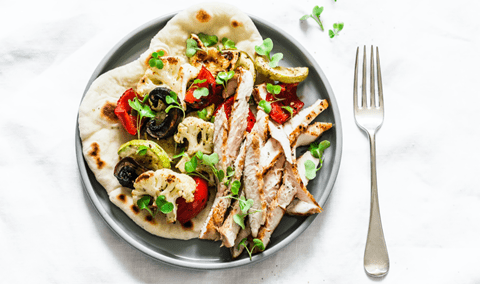 recipe image Naanbrood met gegrilde groenten en kalkoen