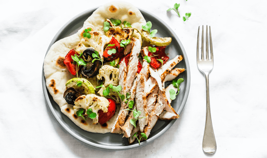 recipe image Naanbrood met gegrilde groenten en kalkoen