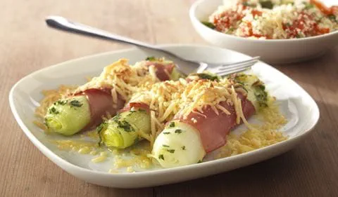recipe image Couscous en preirolletjes met ham en kaas