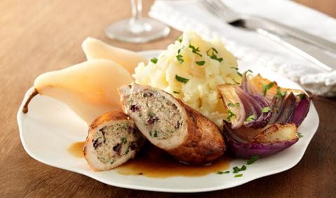 recipe image Gevulde parelhoen met aardappelpuree, ui en stoofpeer