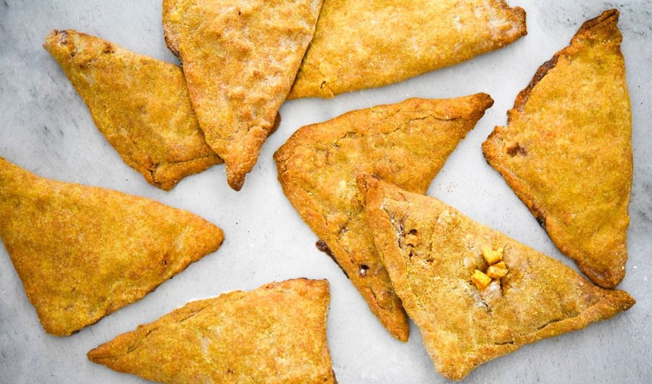 recipe image Volkoren appel-peerflappen met kardemom en oranjebloesem