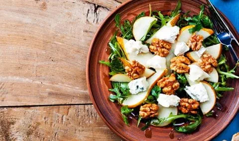 recipe image Salada de Nectarina e Pêra com queijo stilton