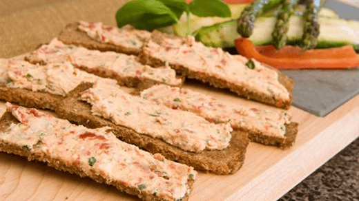 recipe image crema-tartinabila-de-casa-cu-rosii-uscate-la-soare